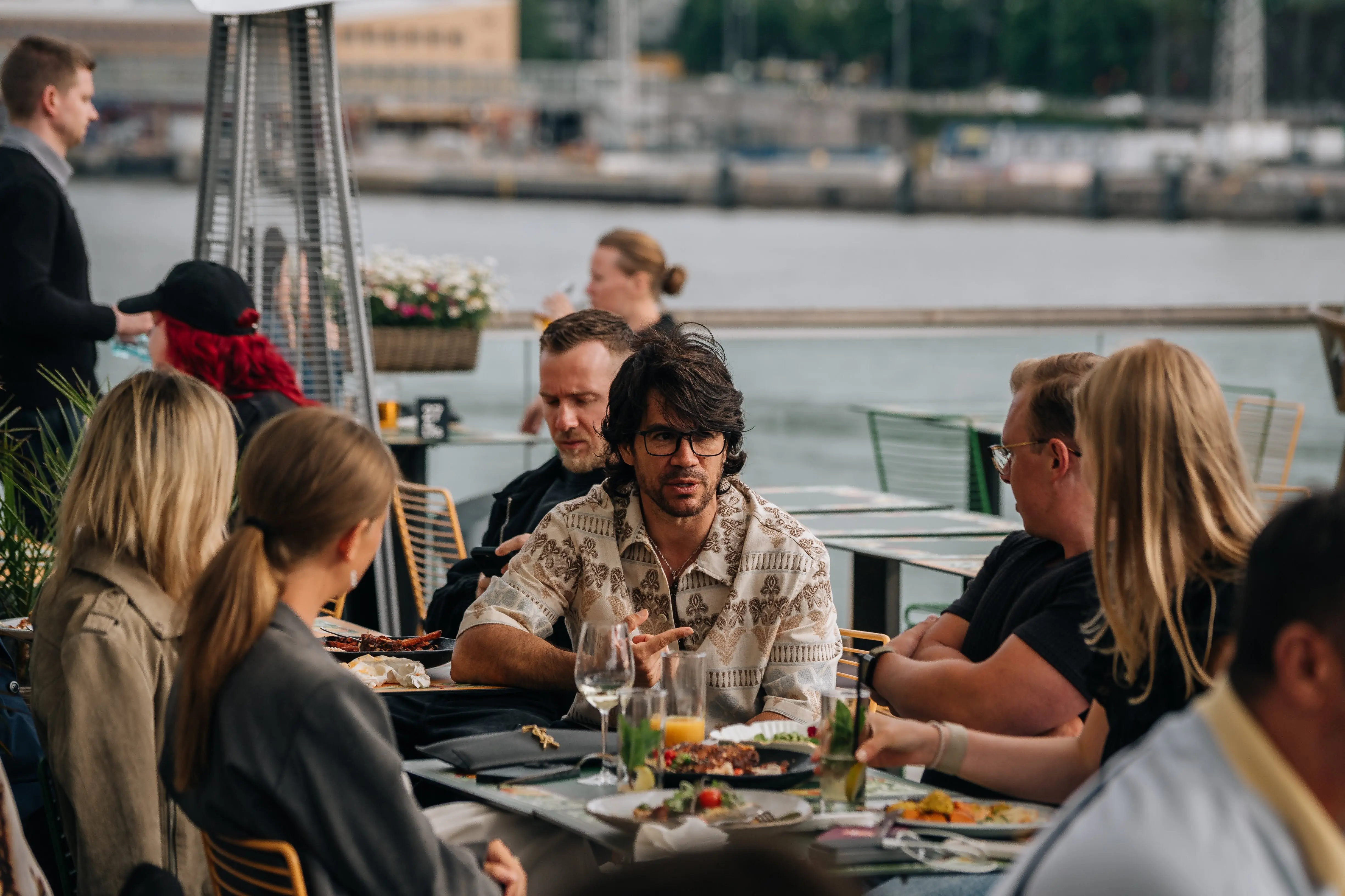 Entrepreneurs networking over lunch at Oslo waterfront